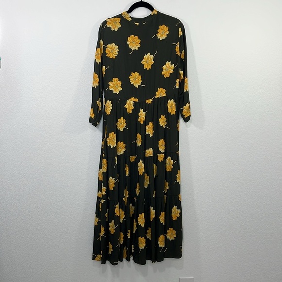 Madewell Button-Front Tier Dress in Fall Flowers size XS
Effie Floral Olive - Picture 8 of 12